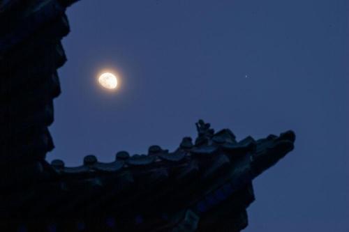 就在26日!木星合月带来一场高颜值“星月对话”