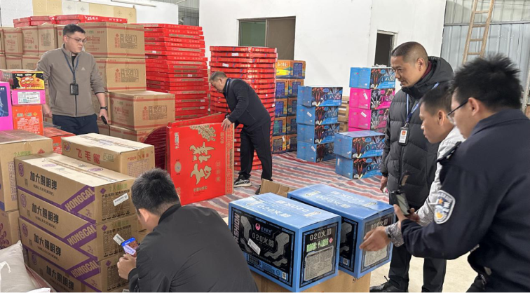 严查严控!广东多地持续开展烟花爆竹“打非治违”行动→